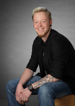 Portraitaufnahmen im Studio in unserem Studiogarten Portraitaufnahmen im Studio in unserem Studiogarten