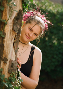 Portraitaufnahmen im Studio in unserem Studiogarten Portraitaufnahmen im Studio in unserem Studiogarten