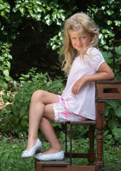 Portraitaufnahmen im Studio in unserem Studiogarten Portraitaufnahmen im Studio in unserem Studiogarten